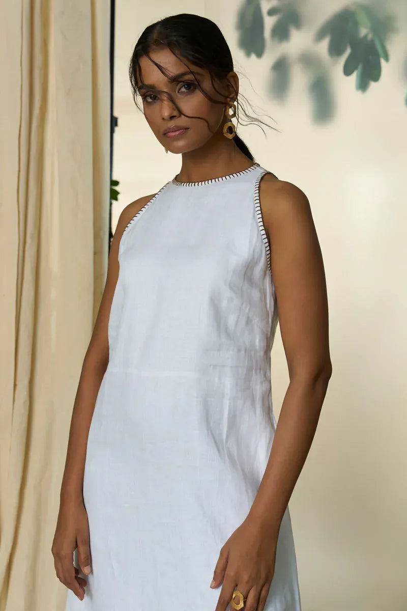 Alternative Manila maxi dress featuring a flowy silhouette and vibrant print, perfect for casual or summer wear.