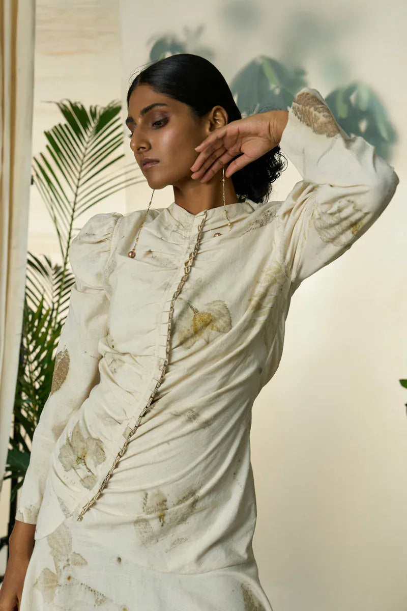 Alternative live leafy pleated maxi dress featuring a flowing, leafy pattern and elegant pleats in a stylish design.