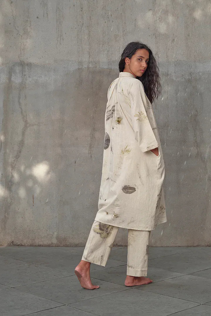 Alternative Live Leafy pants, stylish trousers with leafy green leaf pattern, casual and comfortable for everyday wear.