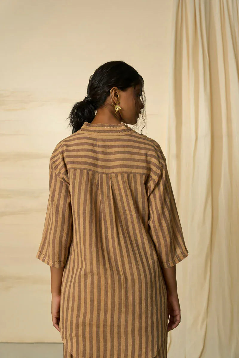 Alternative desert V-neck set, stylish coordinated outfit featuring a comfortable V-neck top and matching bottoms.