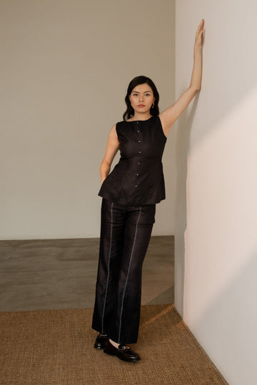 Ebony black sleeveless hemp top from Alternative featuring a relaxed fit and casual style, displayed on a plain background.