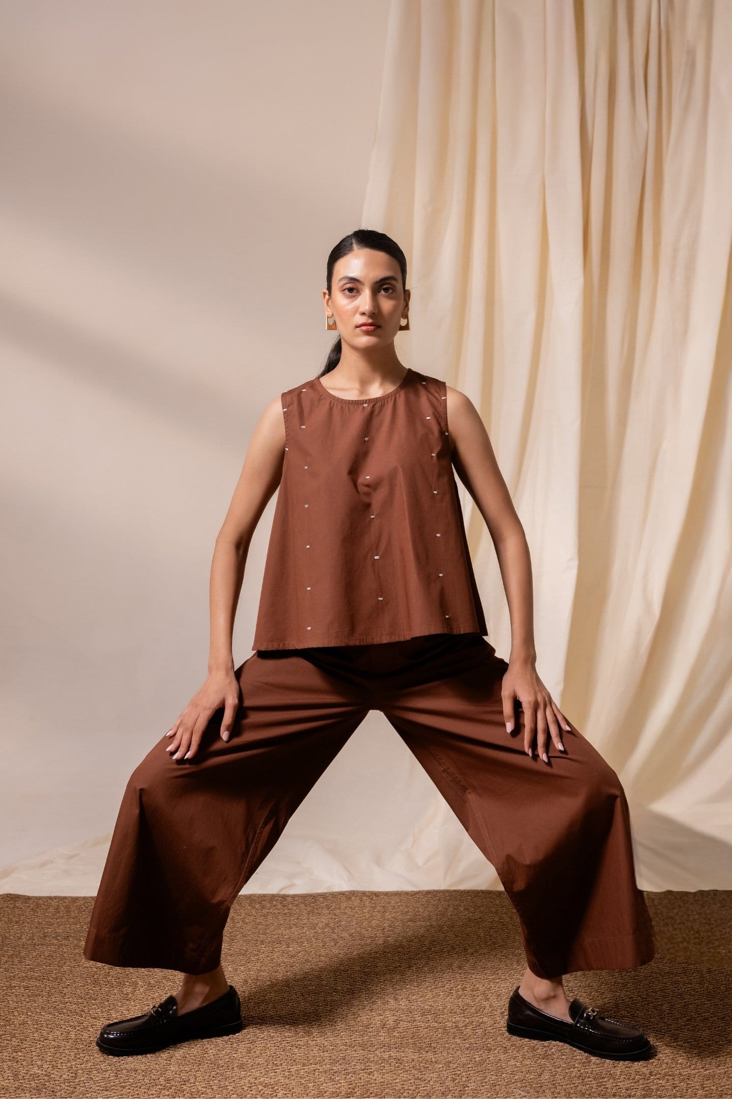 Alternative Ether brown sleeveless top paired with matching pants, featuring a casual sleeveless design and soft fabric for a relaxed look.