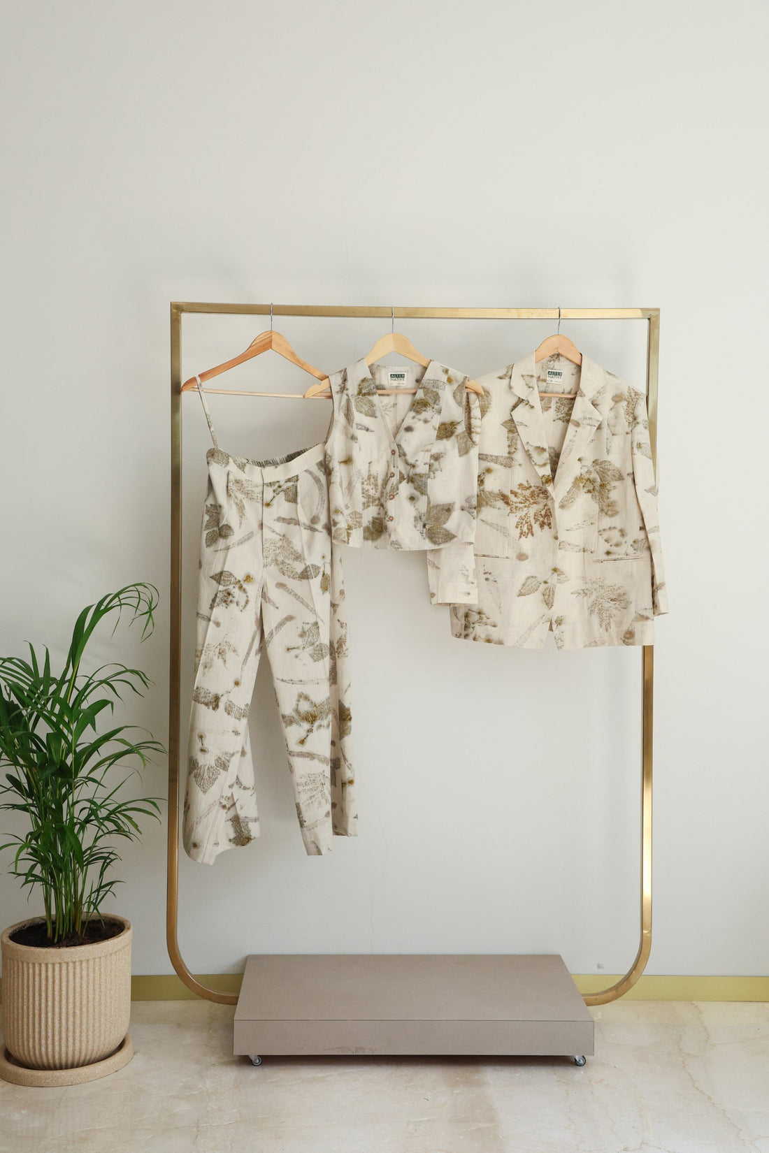 Live leafy vest & pants set