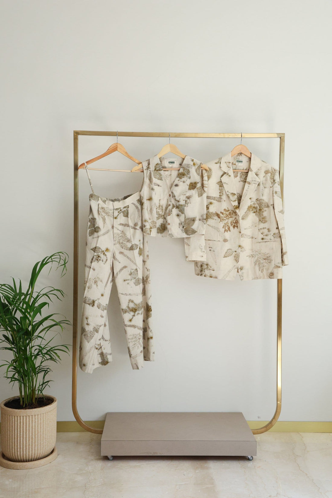 Alternative Live Leafy 3-piece coord set with vest, featuring leafy print and casual style, perfect for relaxed fashion looks.