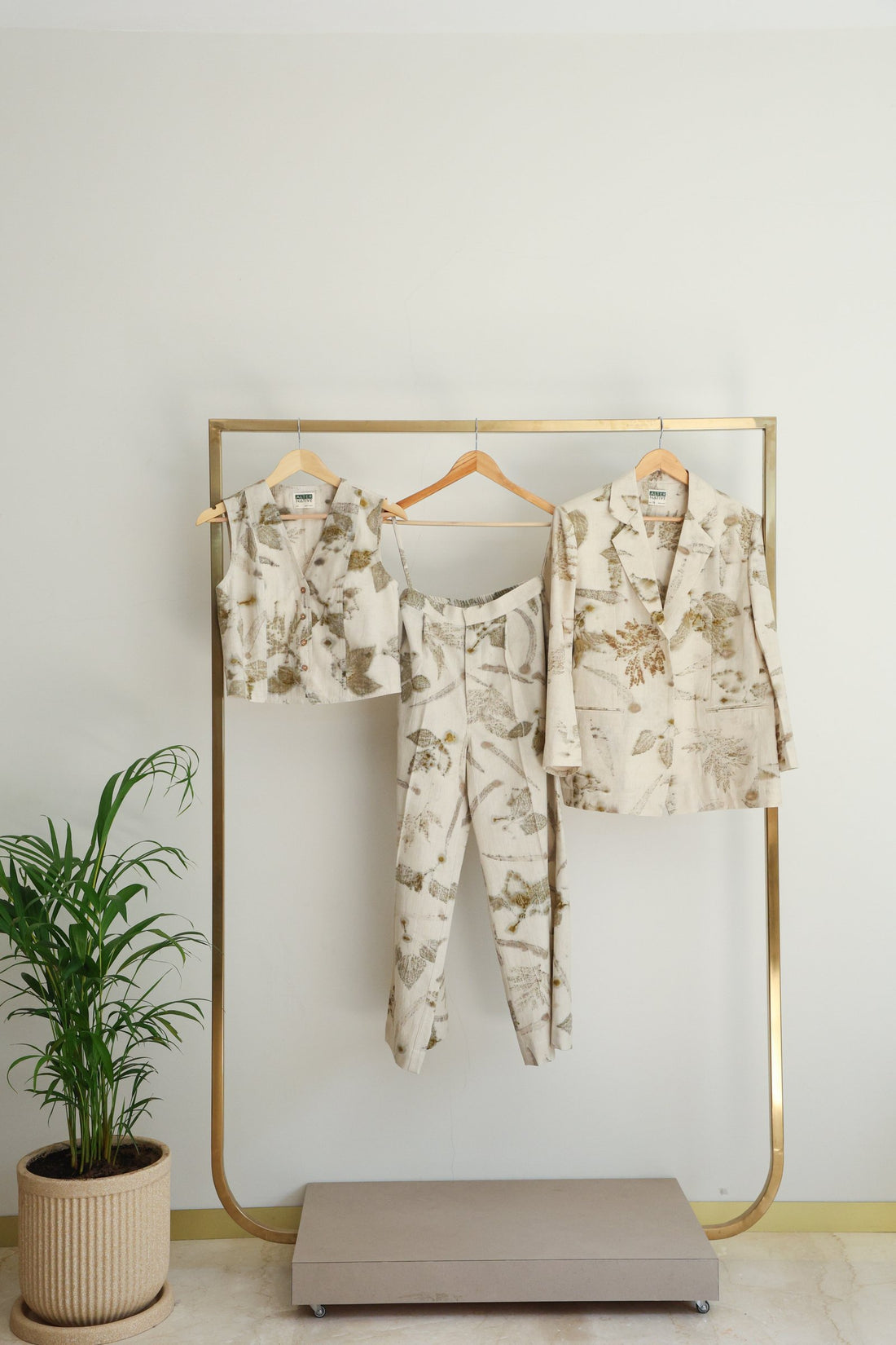 Live leafy vest & pants set