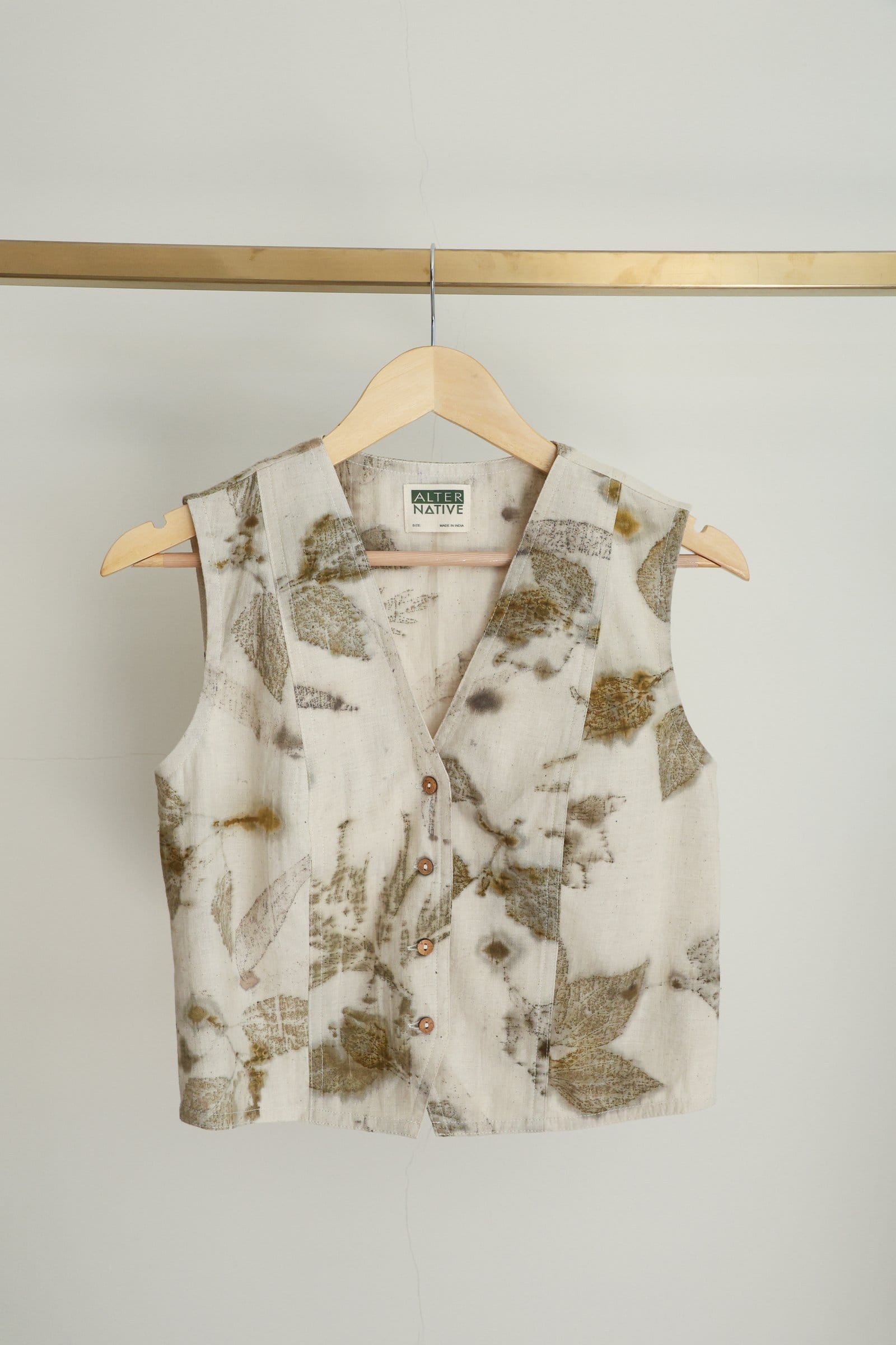Alternative Live Leafy 3-piece coord set with vest, featuring vibrant leafy print and casual comfort for everyday wear.