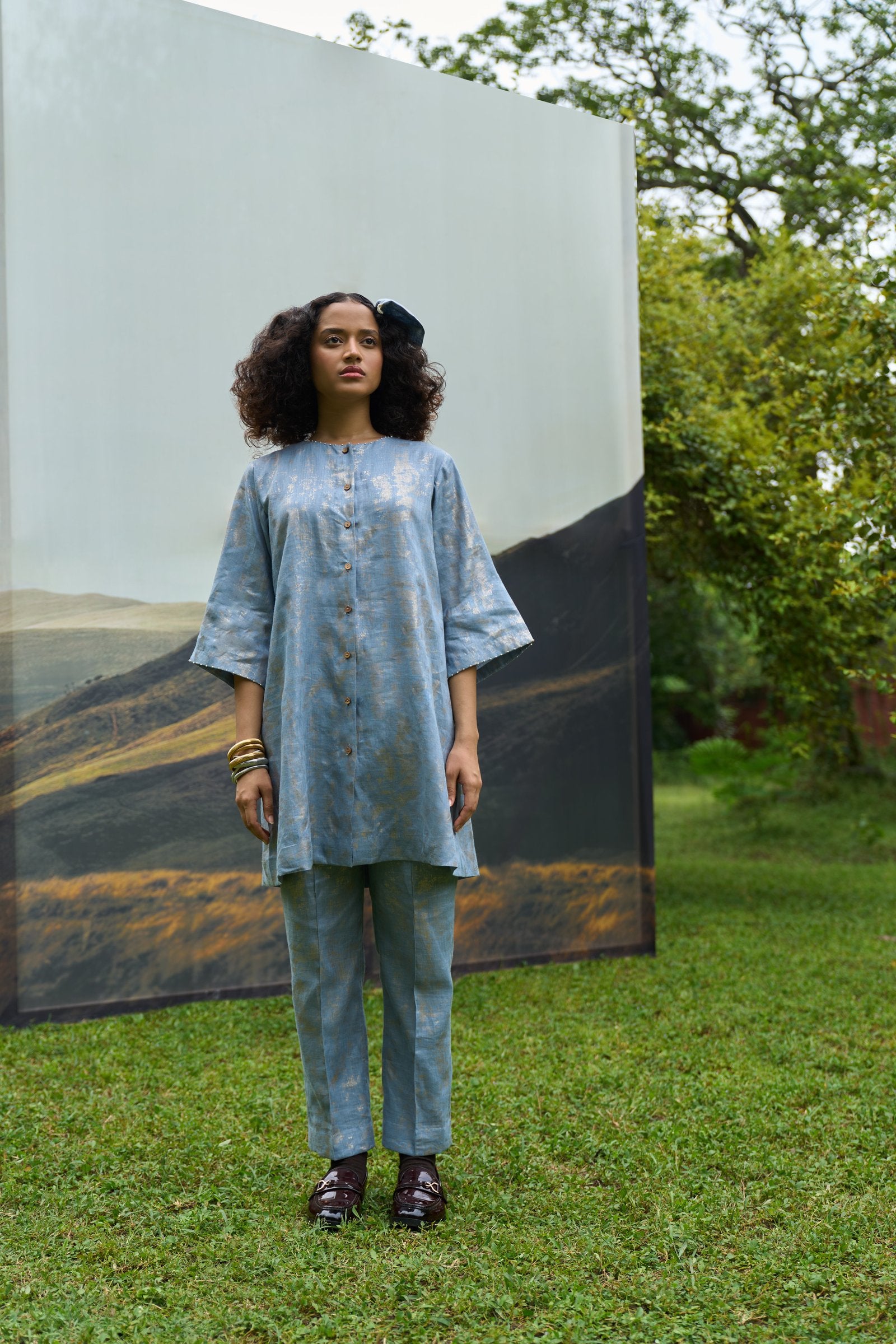 Azure round shirt