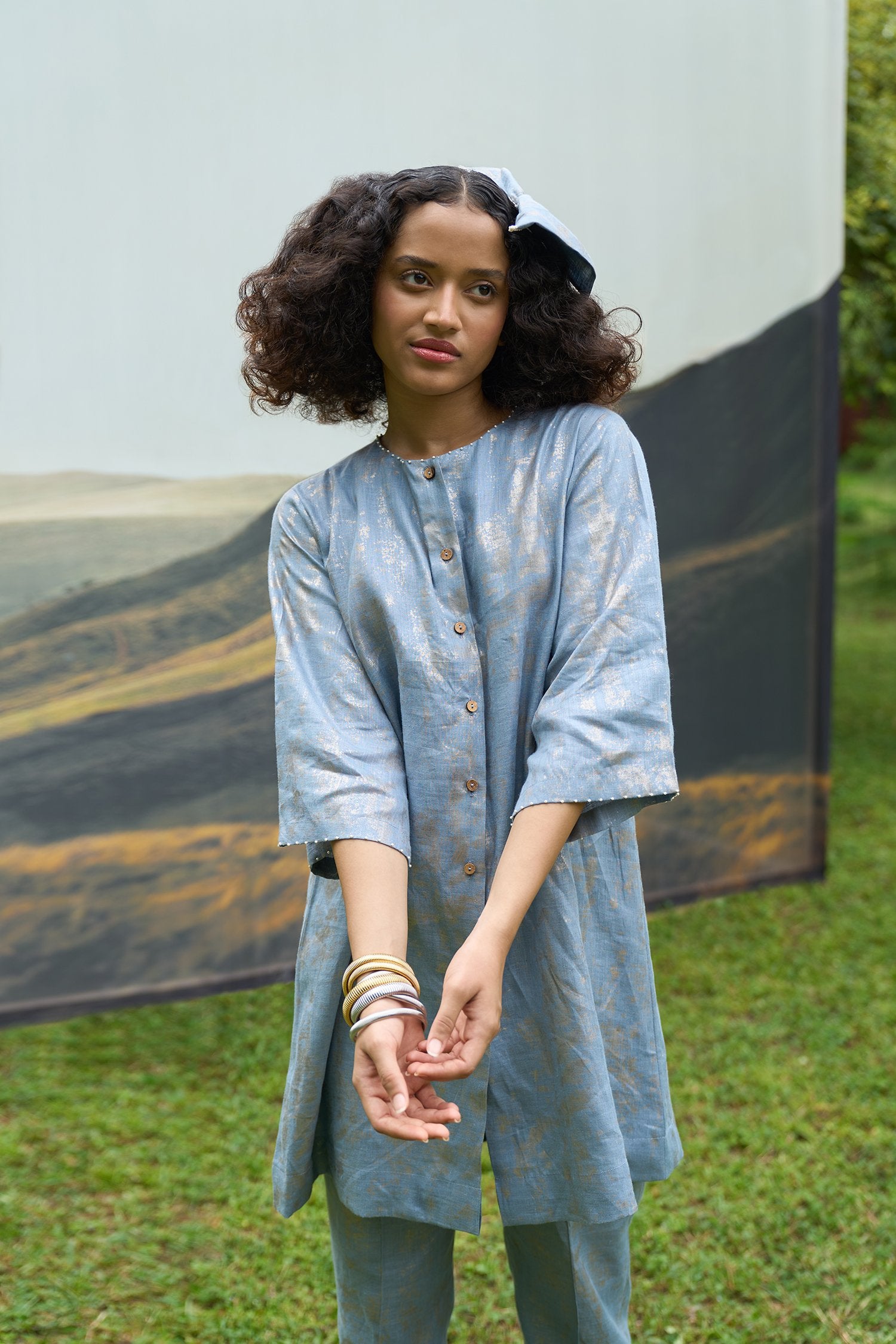 Azure round shirt