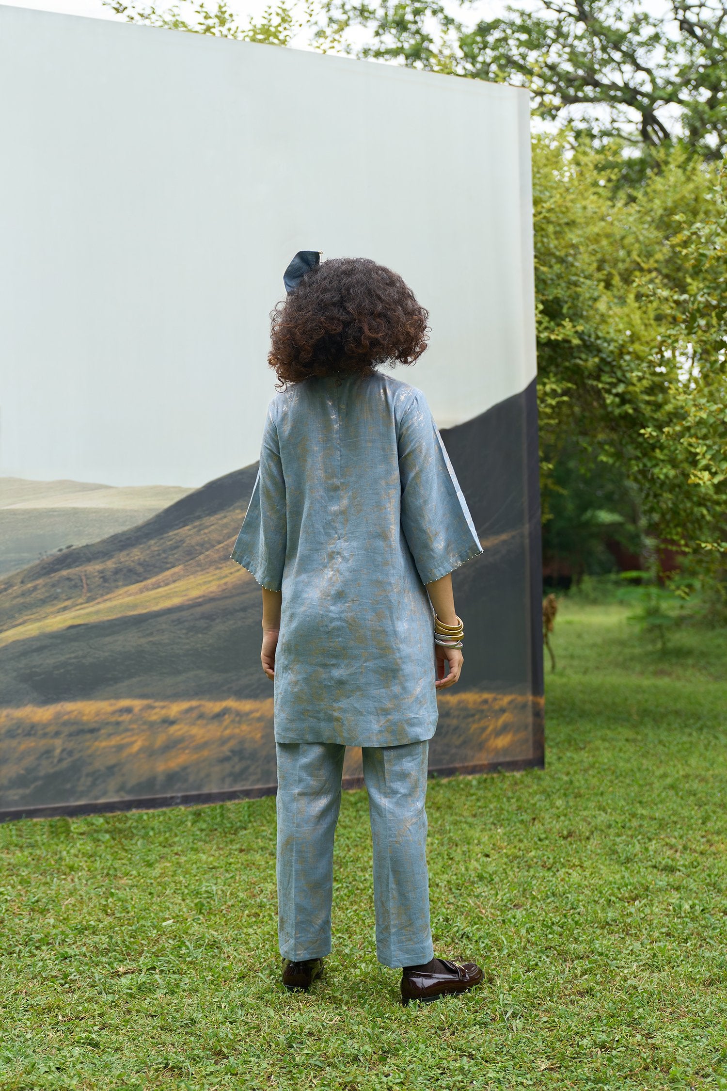 Azure round shirt