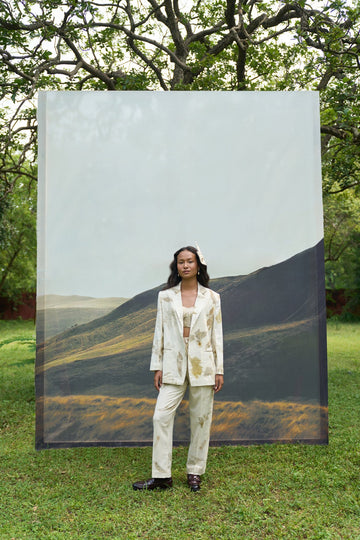Alternative live leafy notch blazer, stylish tailored blazer with leafy pattern, front notch lapel, in a versatile fashion design.