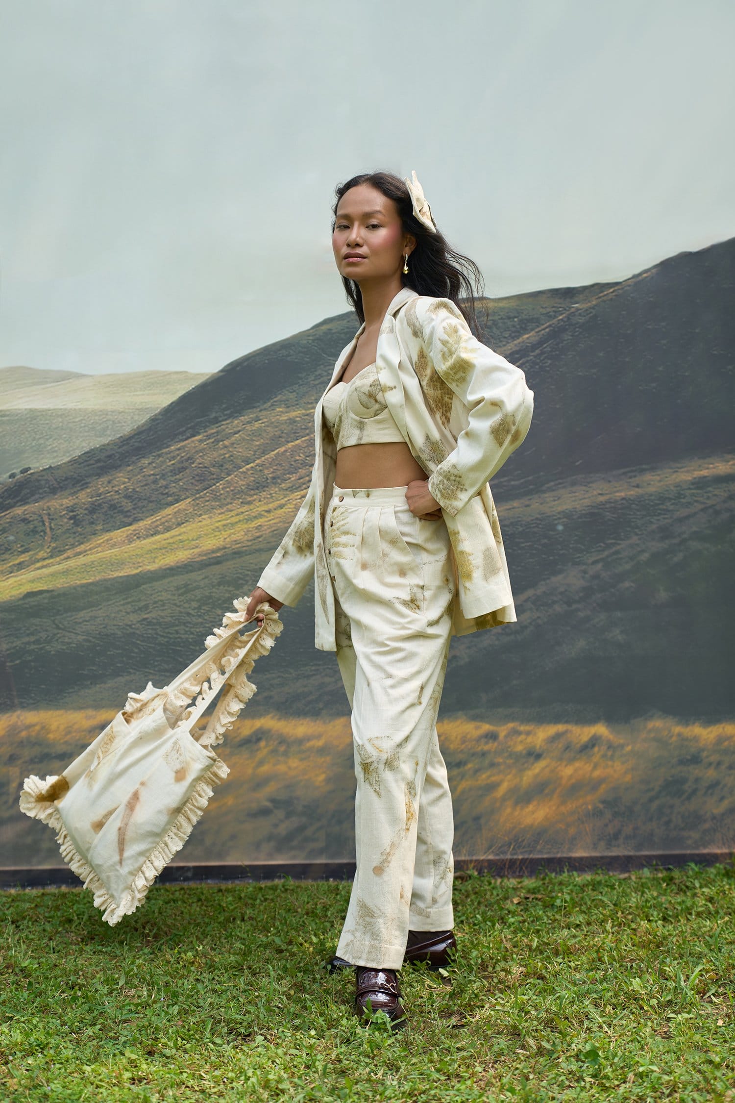 Alternative Live Leafy pants, stylish trousers with leafy pattern, shown in a natural fabric and relaxed fit style.