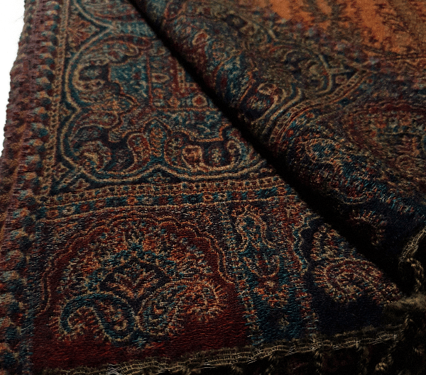 LIVING Bombaybirds Paisley Temples throw blanket with intricate paisley pattern in warm colors, cozy and stylish for home decor.